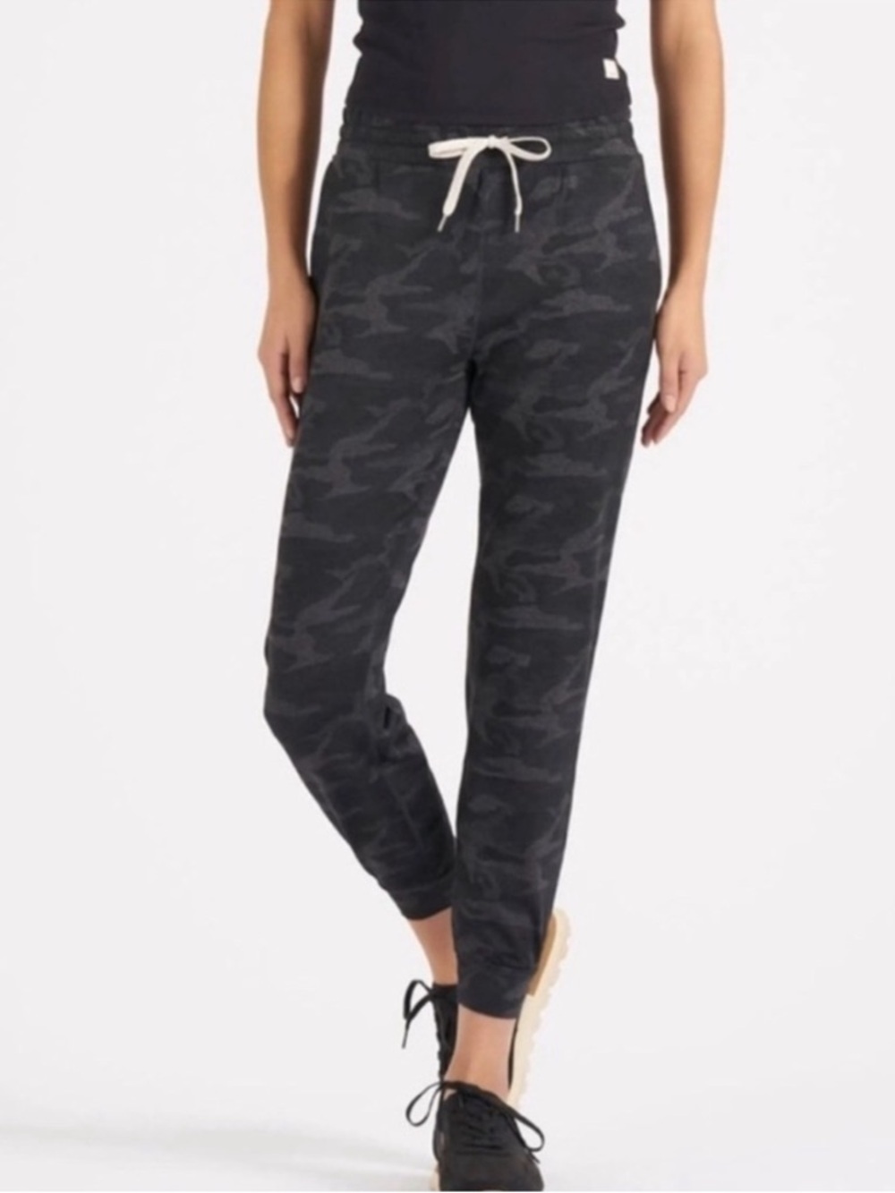 Vuori Performance Jogger Charcoal Camo